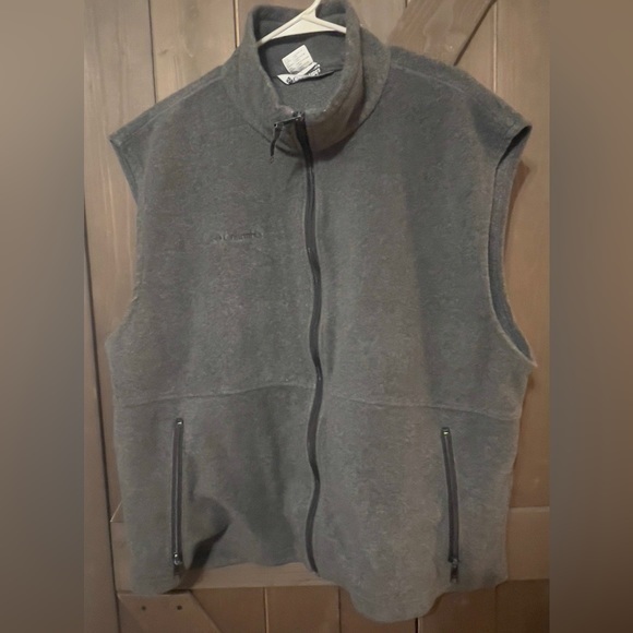 Columbia 2XL Fleece Vest. Great condition! Pet and smoke free home. - Picture 1 of 4